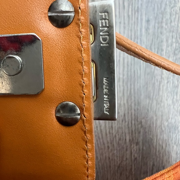 Fendi Orange baguette shoulder bag - Picture 8 of 16